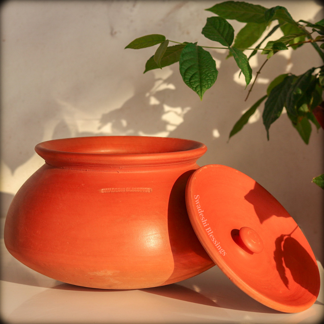 Swadeshi Blessings Exclusive Range Unglazed Mud/Earthen Handi/Mitti Ke Bartan/Clay Pot for Cooking & Serving with Lid, 3 Liters (with Mirror Shine) + Free ASH for Cleaning