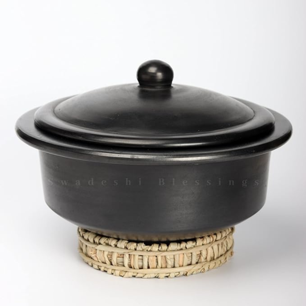 Unglazed Clay Handi / Earthen Bhagona / Clay Pots Combo for Cooking & Serving with Lids – 2.5L Black & 2.5L Red (Natural Firing Shade & Mirror Shine) + FREE Ash for Cleaning