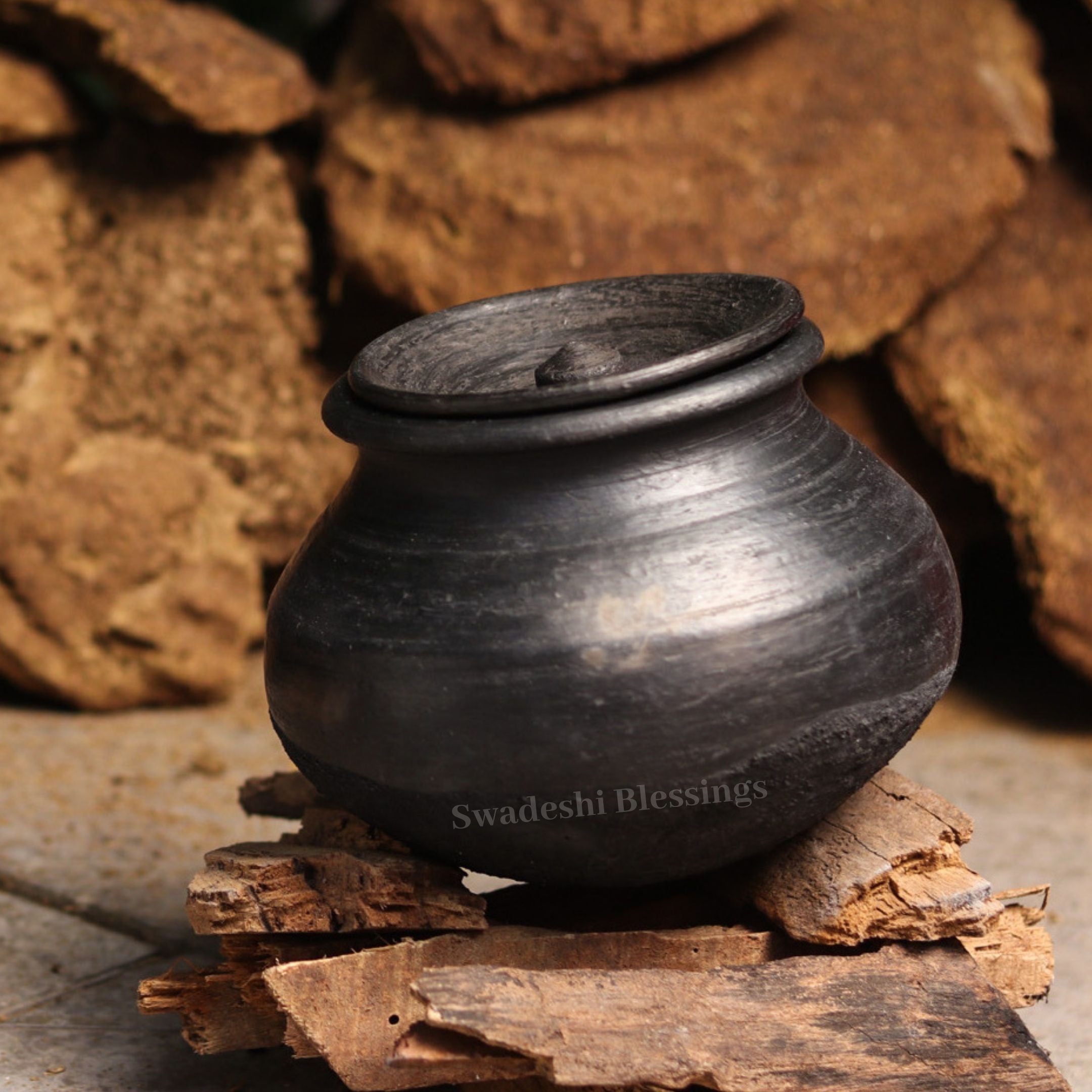 Swadeshi Blessings Exclusive Range Unglazed Clay Handi/Earthen Pot for Cooking with Lid (with Natural Firing Shade & Mirror Shine) + Free ASH for Cleaning