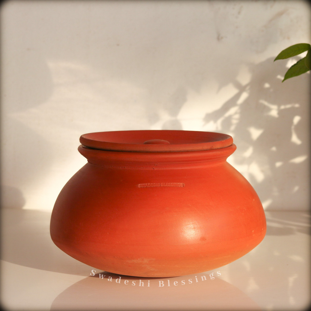 Swadeshi Blessings Exclusive Range Unglazed Mud/Earthen Handi/Mitti Ke Bartan/Clay Pot for Cooking &amp; Serving with Lid, 3 Liters (with Mirror Shine) + Free ASH for Cleaning
