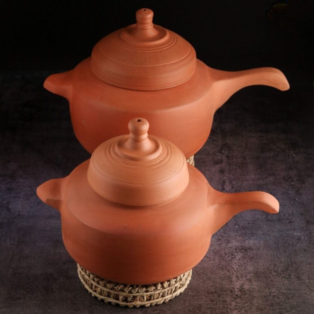 Swadeshi Blessings Exclusive Range HandMade Unglazed Clay Cooker with Lid/ Mitti Ke Bartan (With Mirror Finish) + FREE ASH For Cleaning