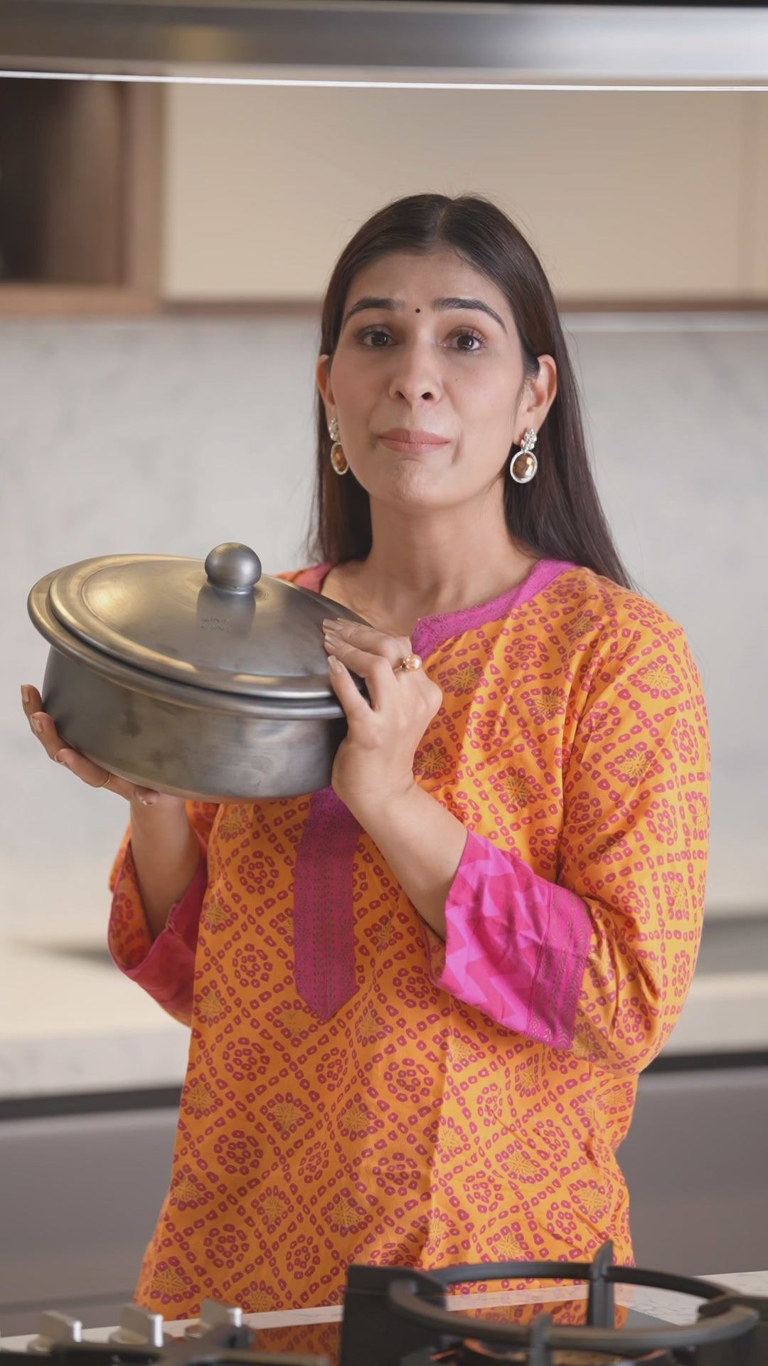 Unglazed Clay Handi/ Handmade Earthen Kadai/ Mitti Bhagona / Clay Pot For Cooking &amp; Serving with Lid, 2.5Liters (With Natural White Firing Shade &amp; Mirror Shine)